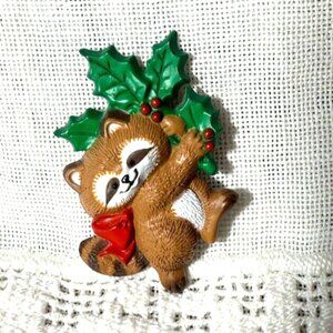 Hallmark Cards Holiday Critter RACCOON Holly Berries Brooch Lapel Pin VTG 1986